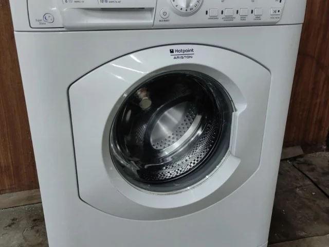 Фото: Продам стиральную машину Hotpoint - Ariston, отличное состояние, в пользовании не долго, узкая, глубина 40см, инверторны