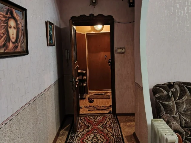 Фото: Продам 4-х ком. кв-ру, ул. Жукова 34, 2/10. Квартира крупногабаритная, угловая, комнаты раздельные, с/у раздельный. Ванн