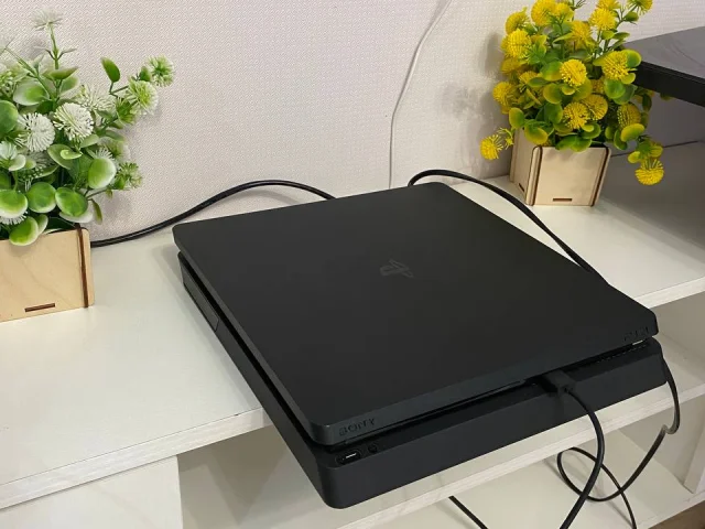 Фото: Sony PlayStation 4 slim 1000 Gb памяти,состояние новой,один владелец!