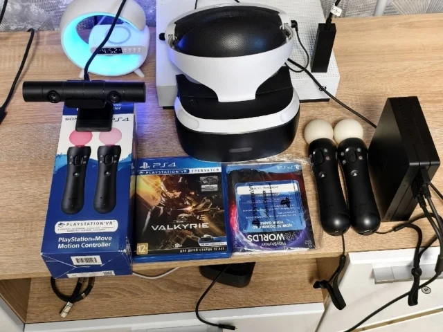 Фото: Продам VR PS4-PS5,очки виртуальной реальности в новом состоянии , есть оригинальный переходник для PS5,так же в комплект