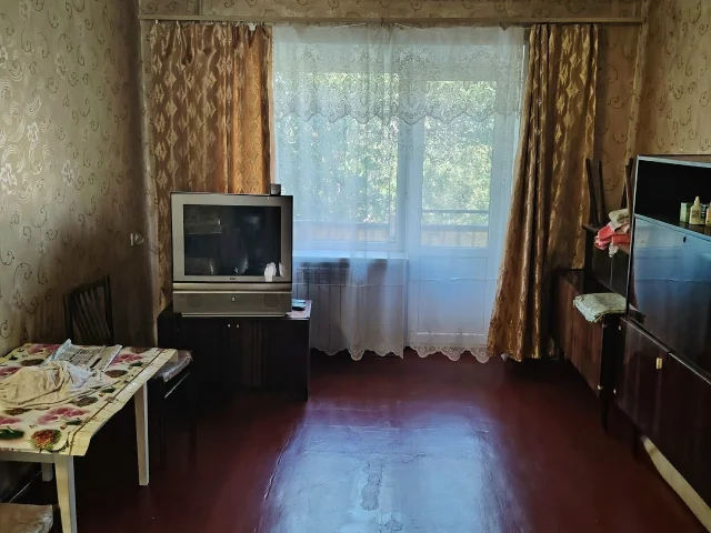 Фото: Сдам 2-х ком. кв-ру, ул. Кирова 16, 4/5. Квартира не угловая, теплая. Есть всё для комфортного проживания, сдается на дл