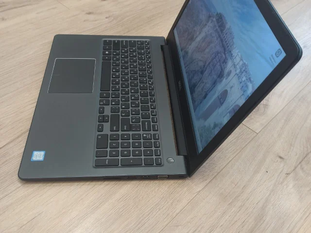 Фото: 15,6″ Ноутбук Dell Vostro 55681 Core i5 7200U, 8 Gb DDR4, 240 Gb SSD, Intel Graphics UHD 620