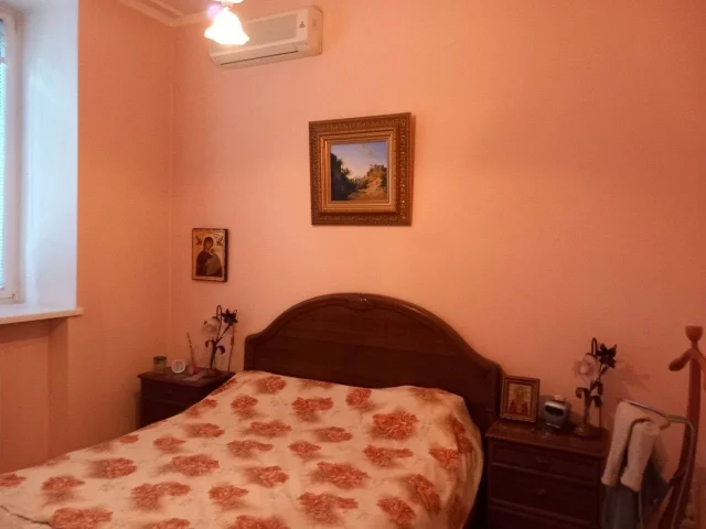 Фото: Сдам в аренду 3к.кв г.Донецк, ул.50 лет образования СССР квартира с ремонтом, мебелью, быт.техникой, вода,интернет, боль