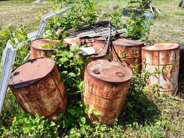 Фото: Продам металлические бочки 200 л Б/У с краской. Всё ровные, под ГСМ