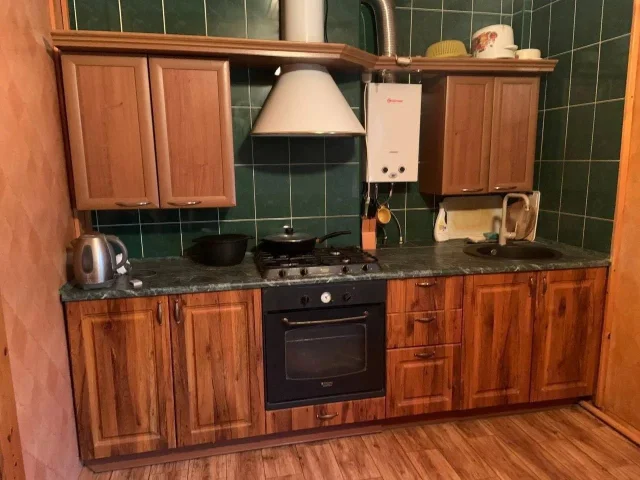 Фото: Продажа 2х этажного дома с земельным участком, на Левом берегу по пер. Строительный. Дом добротный, крепкий с тремя комн