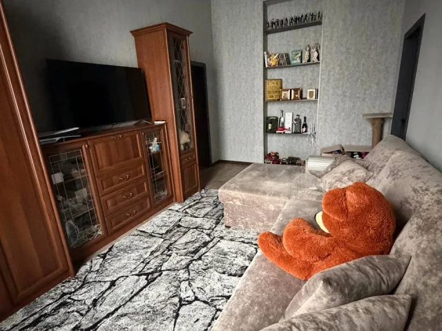 Фото: Продается двухкомнатная квартира на престижной улице Артема в Ворошиловском районе города Донецка. Здесь вы сможете насл