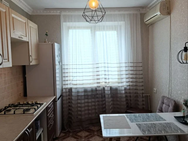 Фото: Продам отличную 3-х комнатную квартиру в районе Донецк -Сити. Чешский проект. 5 эт. Крыша новая. Комнаты раздельные. В к