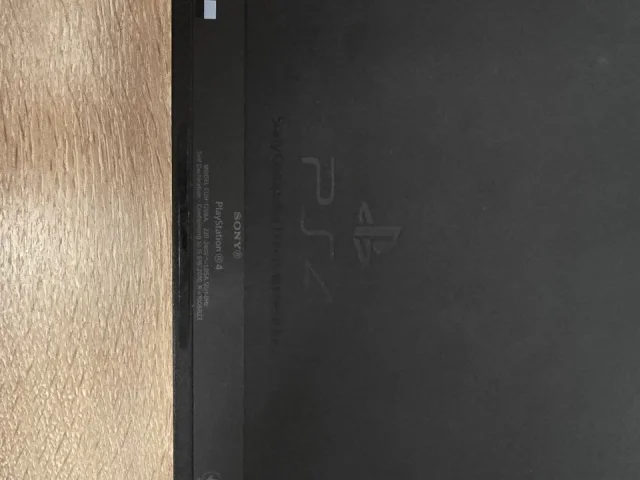 Фото: Sony PlayStation4 CUH-1208A