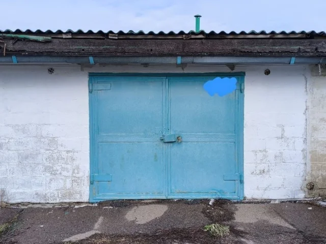 Фото: Продам гараж, Горловка, в АК "Рубин" р-он Пивзавода. В гараже есть смотровая яма, сухой погреб, крыша шиферная в хорошем