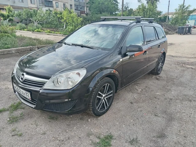 Фото: ПРИАЗОВСКОЕ. OPEL AstraH. 2008год. 115л.с. 1.6МТ. Пробег 357тыс. Заводской окрас кузова. Техника на твердую 4ку. По кузо