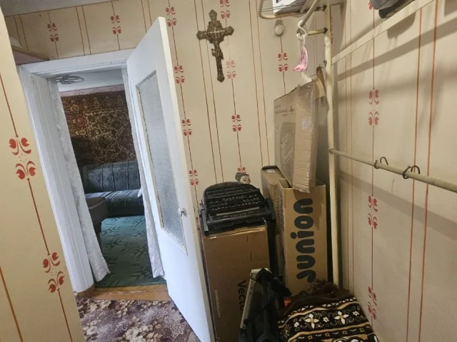 Фото: ✅Продам в г.Мелитополь, центр, за памятником Б.Хмельницкому, 2кв хрущёвку, 3/5, комнаты проходные, в жилом состоянии, бе