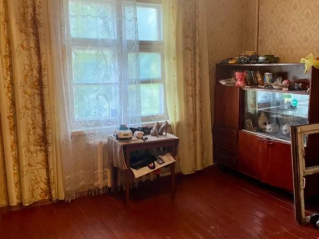 Фото: Продам 3х комнатную квартиру на Бессарабке, ДК, школа, рынок под ремонт. Спортивная 13. 2 этаж . 300 тыс