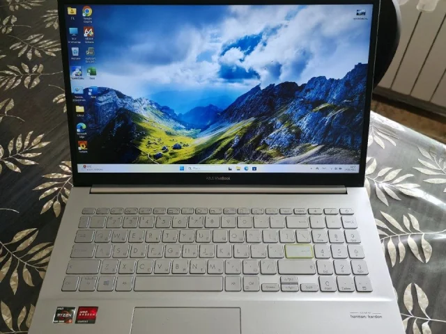 Фото: В продаже качественный, производительный ноутбук Asus VivoBook. Устройство имеет алюминиевый корпус. Состояние отличное.