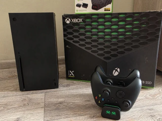 Фото: Продам Xbox Series X на 1Тб памяти, с дисководом! Состояние отличное, работает тихо. Полный заводской комплект, 2 оригин