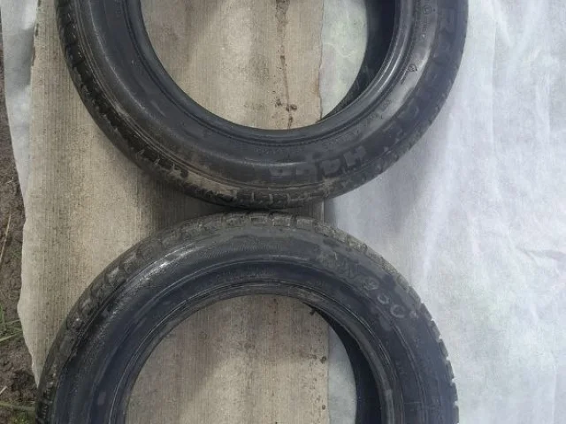 Фото: Продам 2 покрышки (лето)185/60R14, , одна Hankook , и одна firestone. За 2 штуки 2000 рублей