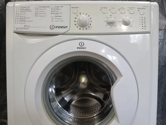 Фото: Продаю стиральную машину INDESIT A Class на 6 кг 1000 оборотов. Габариты В 85 Ш 60 Г 40 см. Многофункциональная простая 