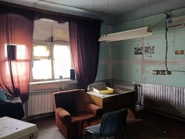 Фото: Продам коммерческое помещение на втором этаже , свободного назначения, р-н Северной проходной, ул. Молодежная, общ. пл. 