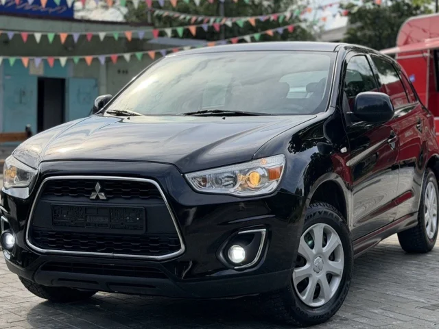 Фото: Mitsubishi ASX Рестайлинг, 2015 года выпуска, объём двигателя 1.6, коробка передач механика (самая надёжная связка в лин