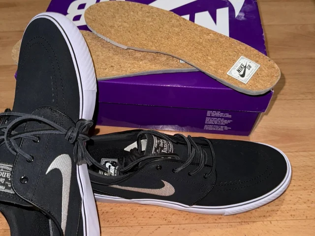 Фото: Продам кроссовки Nike, оригинальные, абсолютно новые. Заказывали с Америки. Размер 43, цена 8500