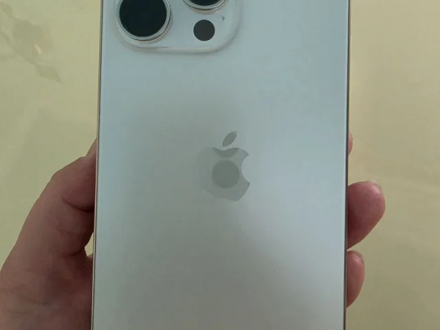 Фото: Продам 15 pro max 256gb . В идеальном состоянии. 52 тыс.руб. Антрацит-Красный Луч-Ровеньки. Тел