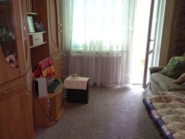 Фото: Продам 2-ком. кв-ру, ул. Беспощадного 38, 4/5, р-он Космос, не угловая, 44 кв.м.- общая, 28 кв.м.-жилая, комнаты раздель