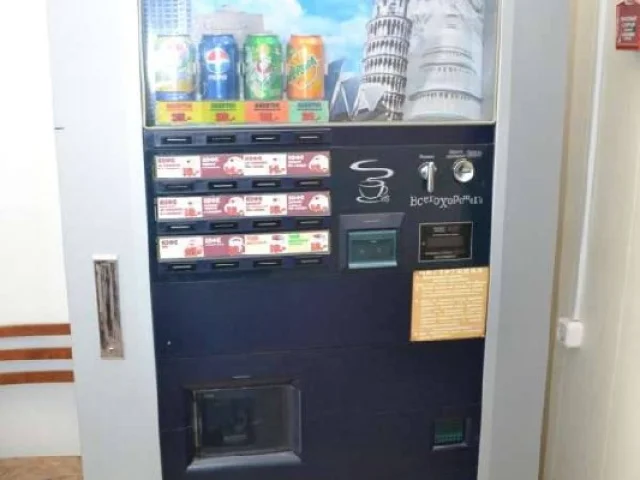 Фото: Кофейный аппарат Venson 3310 для улицы. комбинированый. продажа кофе и холодных баночных напитков. зимой вода не замерза