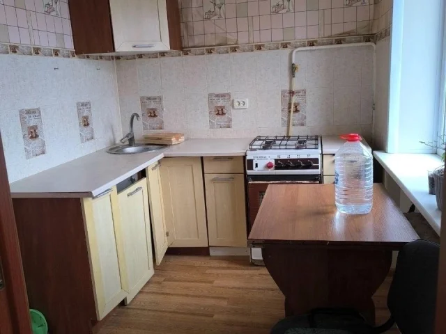Фото: Продам 2 ком. кв-ру, ул. Богуна 47, 5/5. 5 квартал. Общая площадь-46,5 м.кв. не угловая. Окна и балкон-пластик, двойные 