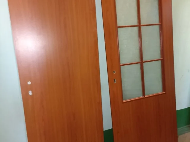 Фото: Продаю межкомнатные двери комплект за пару 4000т.рублей м-н Зелёный г.Макеевка т: