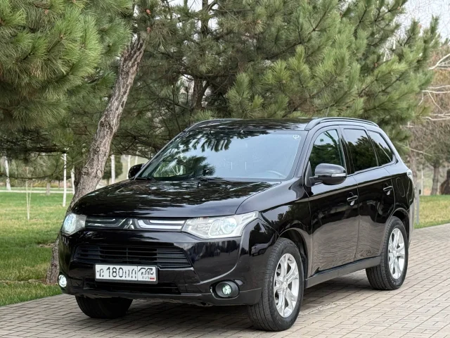 Фото: Mitsubishi Outlander 2013г года выпуска
