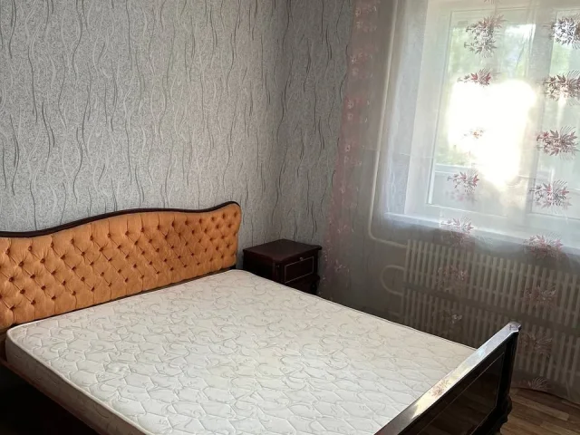 Фото: Сдам 2х ком.квартиру в Макеевке на Даках, кв-л Шахтерский, ориентир: Магазин "Кантри" Аренда долгосрочная. Квартира в от