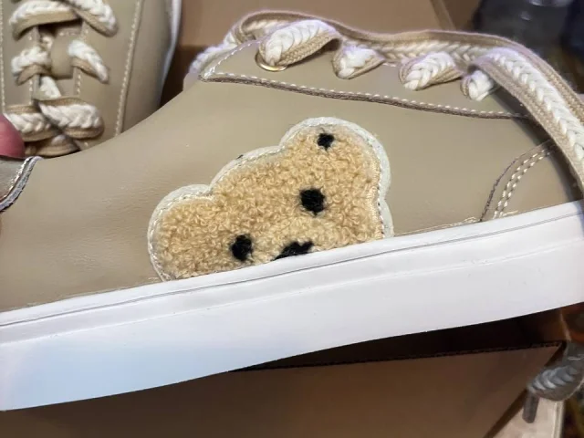 Фото: Продам Кроссовки 👟, кожаные, женские. Размер 36. С коробкой. Новые. Находится в Донецке, Ворошиловский район