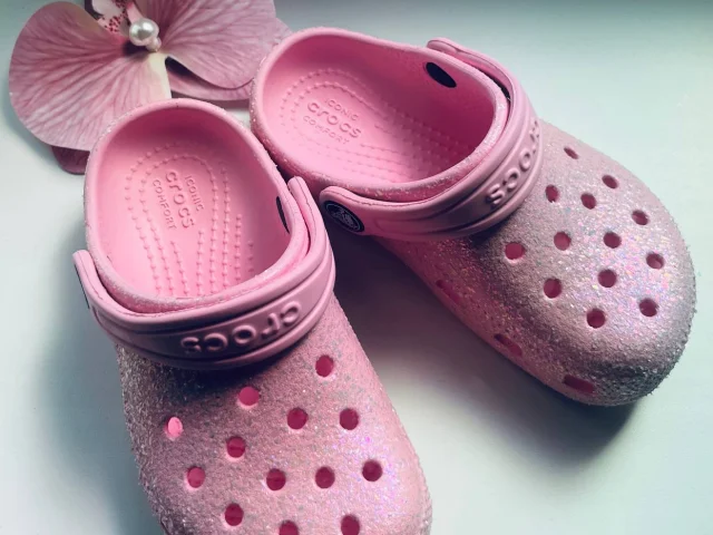 Фото: Продам сабо Crocs детские размер 26/9 длина стопы 15,7 см цена по 700 руб. г. Донецк, Буденновский район, мкр-н Цветочны