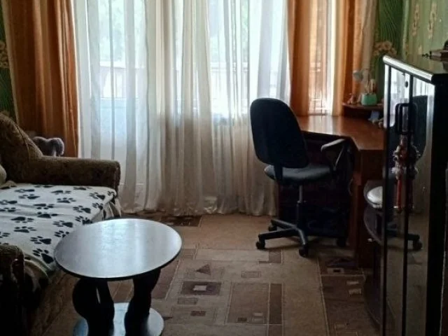 Фото: Продам 2-х ком кв-ру ул.Гагарина 65, 3/5. Окна пластик, батареи биметалл, санузел плитка, балкон обшит сайдингом, остает
