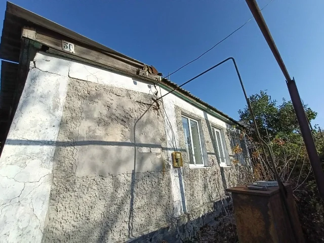 Фото: Горловка. Продам дом, ул. 7 Ноября, 65 кв.м. Отопление печное (газовая труба проходит по улице), окна пластик ( кроме од