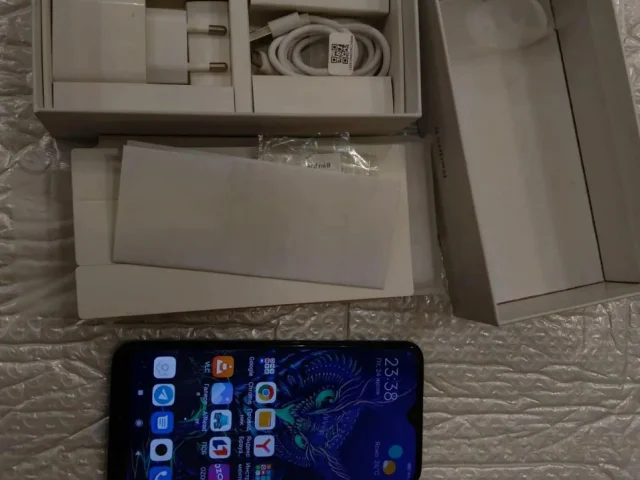 Фото: Продам Redmi 8 4/64 на 2 сим карты. Корпус в отличном состоянии, экран без единого дефекта с защитной пленкой, есть новы