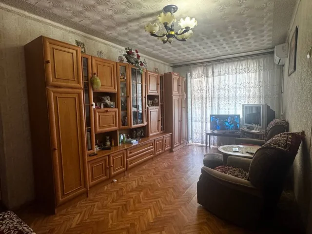 Фото: СРОЧНАЯ ПРОДАЖА в связи с переездом! В продаже 3к. квартира 4/5 в престижном районе города-Приморском по пр. Строителей