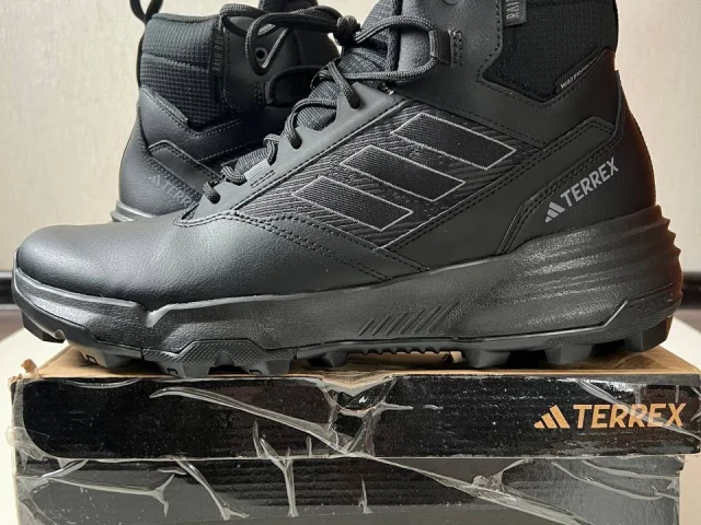 Фото: Ботинки adidas terrex оригинал 7000₽, стелька 29см,