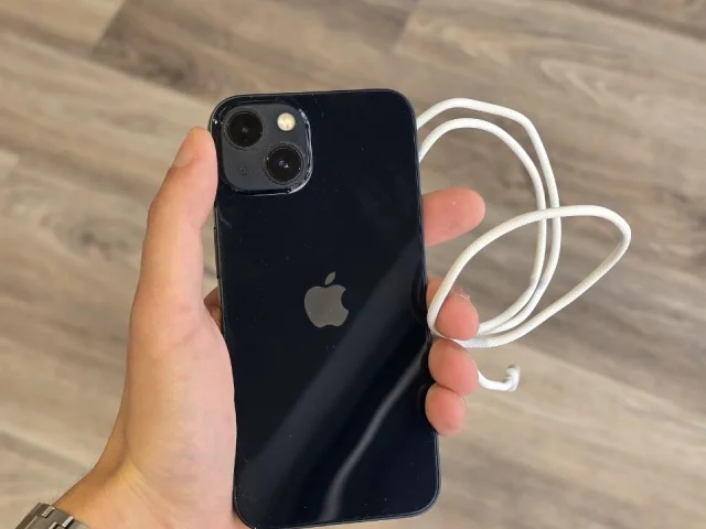 Фото: В продаже iphone 13 128 qb sim+esim На экране есть битый пиксель, и менялась задняя широкоугольная камера О.5