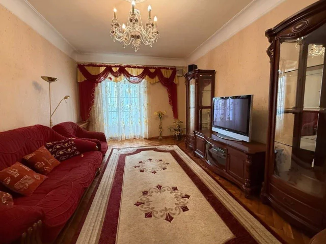 Фото: Продам трехкомнатную квартиру