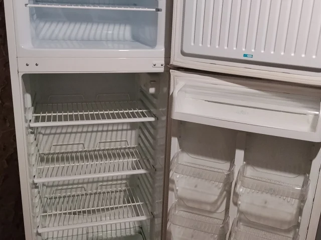 Фото: Продам холодильник в рабочем состоянии цена 7000рублей , пролетарский район,