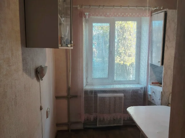 Фото: Продам 1 ком.кв., ул. Пушкинская 40, 2/5. Квартира теплая, не угловая.Окна пластик частично, новая газовая колонка, с/у 