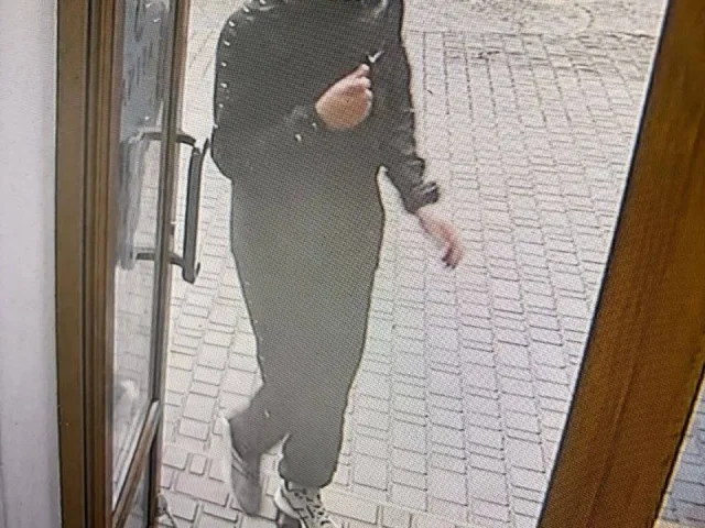 Фото: Внимание розыск,за любую предоставленную информацию будем очень сильно благодарны,возможно снимает жилье по суточно,и тд