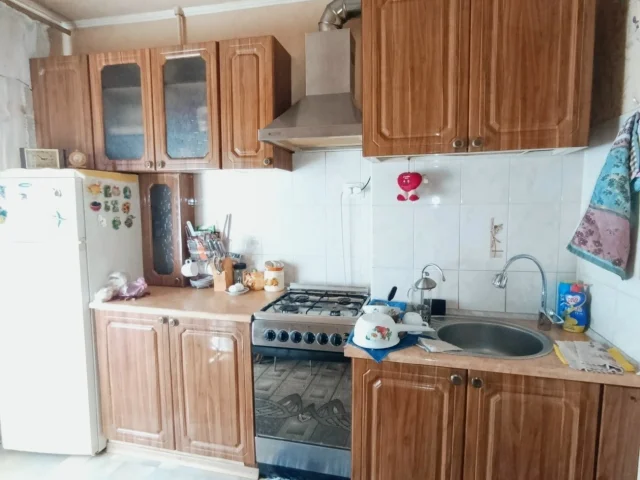 Фото: Продам 2 ком. кв-ру, ул. Казарцева 5, 4/9. Общая площадь-51,5 м.кв, не угловая, лифт работает, комнаты раздельные, лоджи