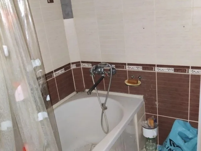 Фото: Продам 2-х ком.квартиру ул. Нестерова 109,3/5, не угловая, окна пластик, колонка автомат, сан узел кафель, балкон застек