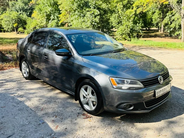 Фото: Volkswagen Jetta 6 2011год 2.0 tdi
