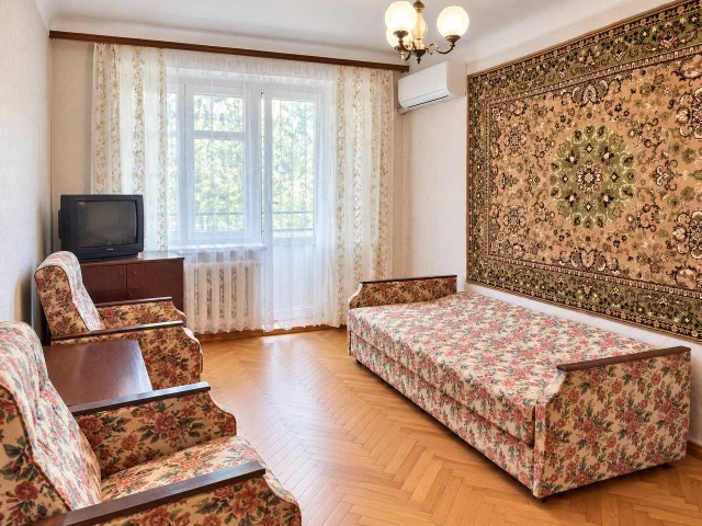 Фото: В Мелитополе продаю 2-комн кв-ру на ул. Вакуленчука общ пл 46 кв м на 2/5 кирпичного дома. Две смежные комнаты, небольша