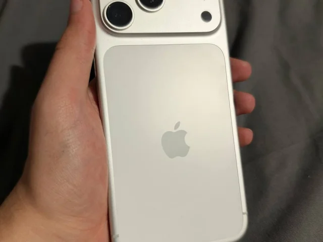 Фото: Продам iPhone 17 Pro Max 256 гб SIM + eSIM