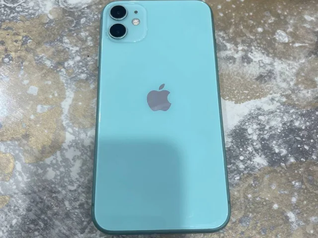 Фото: Продам айфон 11,на 64 гига,Face ID,True Tone все работает,экран новый сразу после замены стоит защита,корпус без трещин