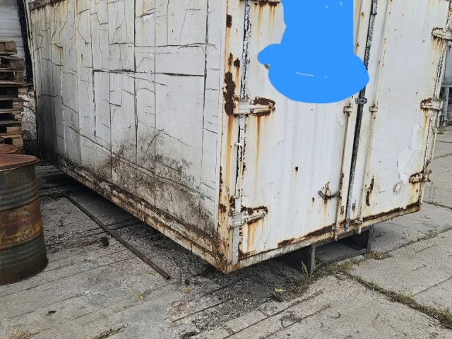 Фото: Продам будку с автомоб. Газон. Требуется ремонт крыши. Находиться в Мариуполе. Самовывоз. Цена 10 т р. Тел
