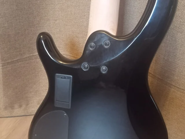 Фото: Бас гитара CORT Action Bass V Plus